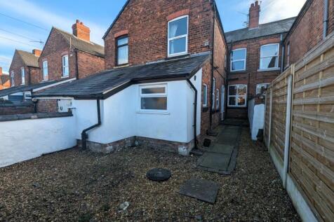 1 Bed flat with Garden and parking