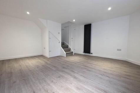 Split level 3 bed apartment