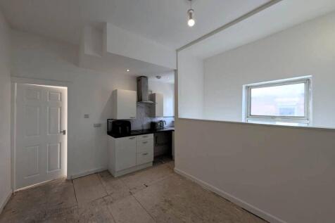 2 bed flat to rent Frank Webb Ave, Crewe CW1