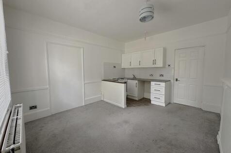 Lounge/ Kitchen