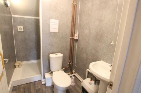 2nd floor bathroo...