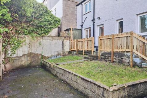 Parking &amp; Garden