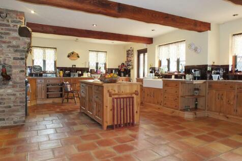 15  kitchen.jpg