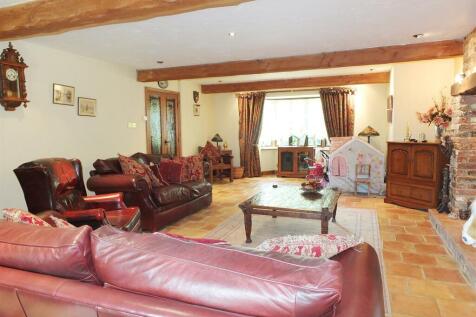 9 Living Room.jpg