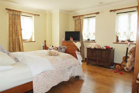 Bedroom 4.jpg