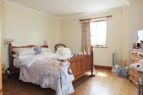 Bedroom 4a.jpg