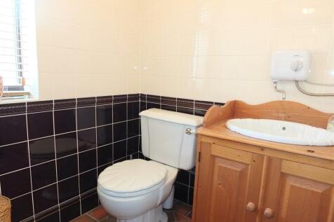 Office Cloakroom 1.jpg