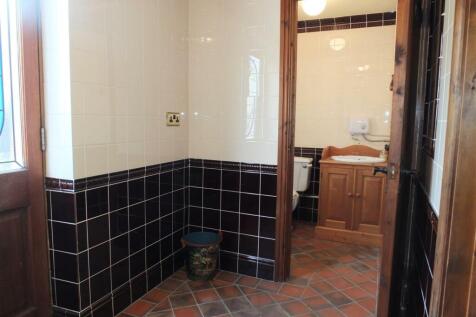 Office Cloakroom.jpg