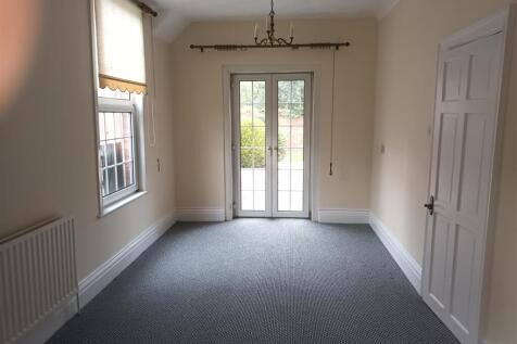 12QueensRoadDiningRoom.jpg