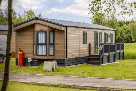 Swan Lake Country Park (Swineshead) Cabin 2-5.jpg