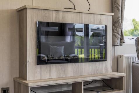 Swan Lake Country Park (Swineshead) Cabin 2-28.jpg