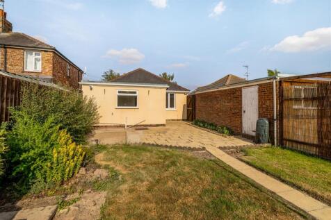 13 Hessle Drive (Boston)-11.jpg