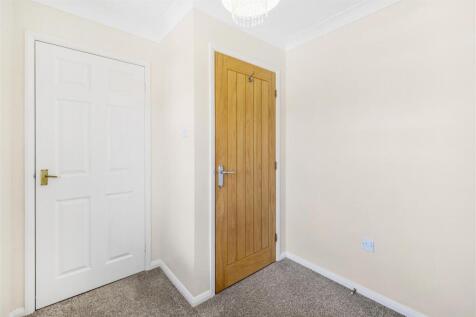 16 Sir Isaac Newton Drive (Wyberton)-19.jpg