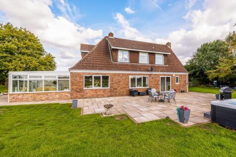 Ashton House (Kirton)-17.jpg