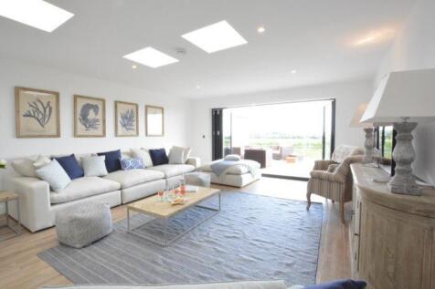 Living-wide-700x466.jpg