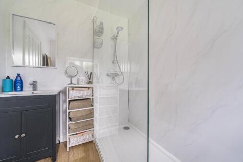 Annexe 2 Shower Room