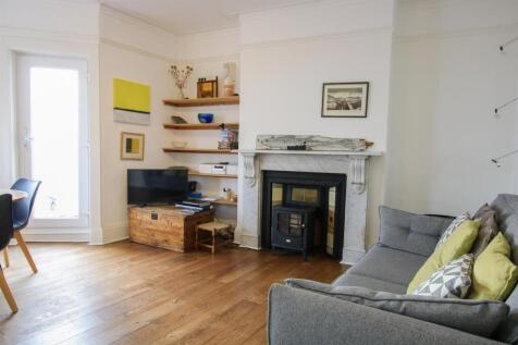 Living Room / Kitchen