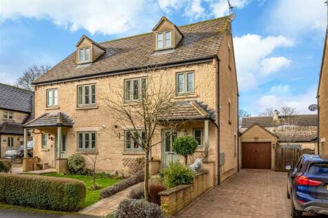 9 Foxfields Court-1.jpg