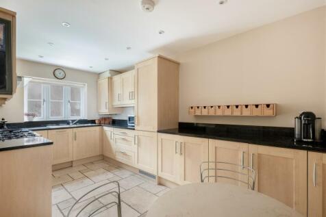 9 Foxfields Court-5.jpg