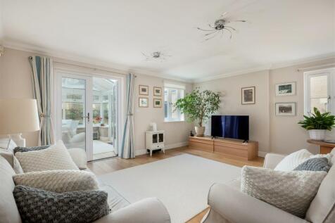 9 Foxfields Court-2.jpg
