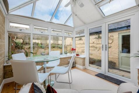 9 Foxfields Court-3.jpg
