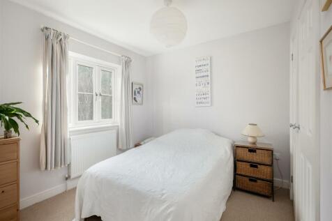 9 Foxfields Court-10.jpg