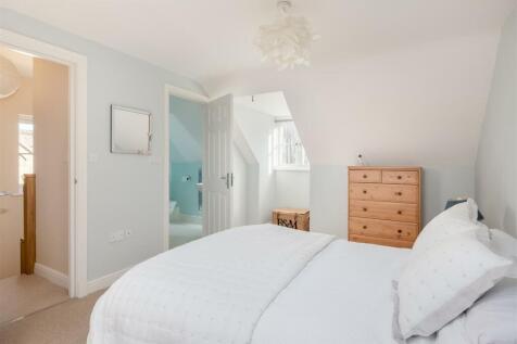 9 Foxfields Court-13.jpg