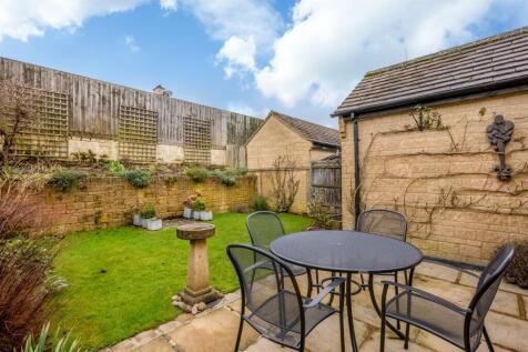 9 Foxfields Court-15.jpg