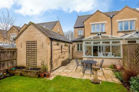 9 Foxfields Court-16.jpg