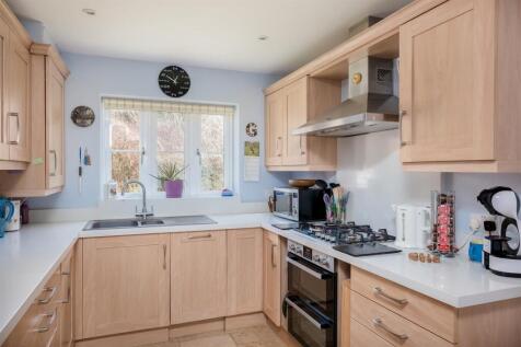 8 Foxfield Court-6.jpg