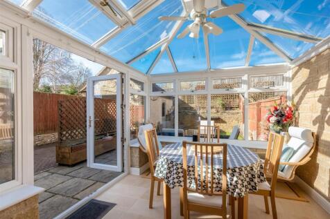 8 Foxfield Court-4.jpg