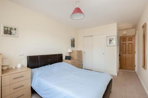 8 Foxfield Court-8.jpg