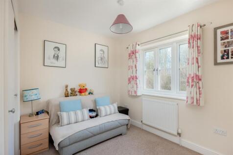 8 Foxfield Court-10.jpg