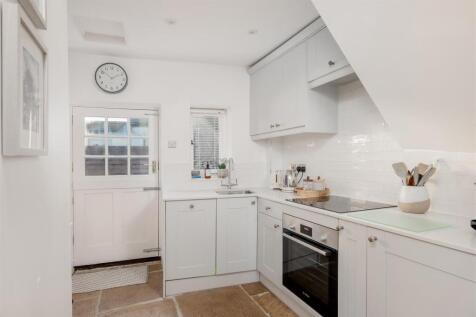 Windsor Cottage 2004-7.jpg