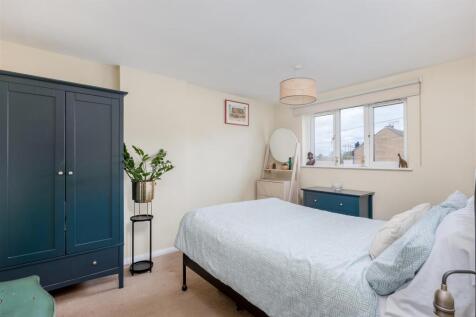 8 Hill Close 2019-7.jpg