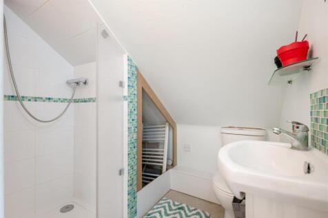 8 Hill Close 2019-13.jpg