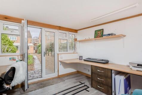 8 Hill Close 2019-14.jpg