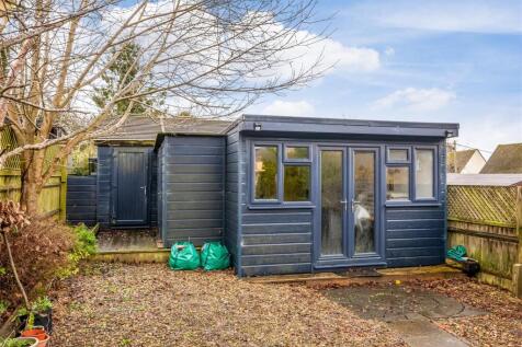 8 Hill Close 2019-19.jpg