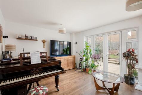 38 Evans Way-3.jpg