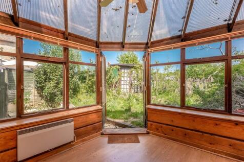 11 Rawlinson Close-4.jpg