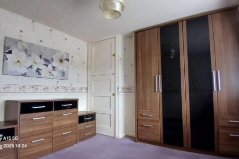 254 Owton Manor Lane 28.07 (5)