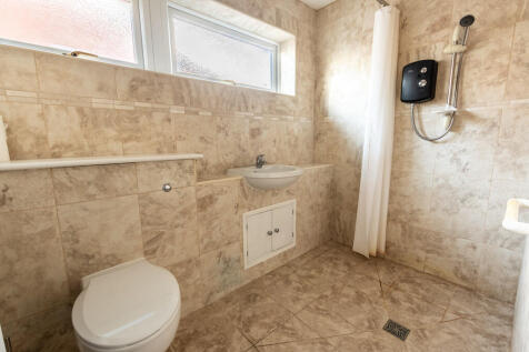 Bathroom 1B