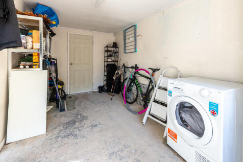 Garage 1B