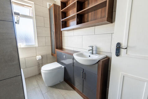Bathroom 1B