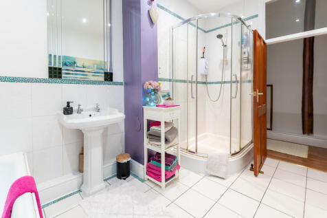 Bathroom 1B