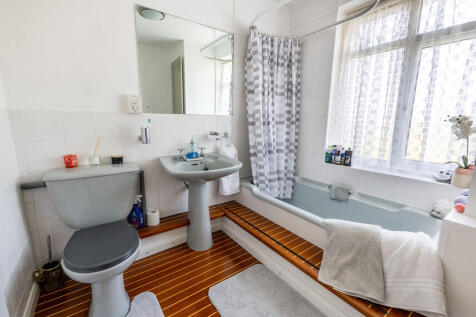 Bathroom 1B