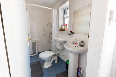Bathroom 1A