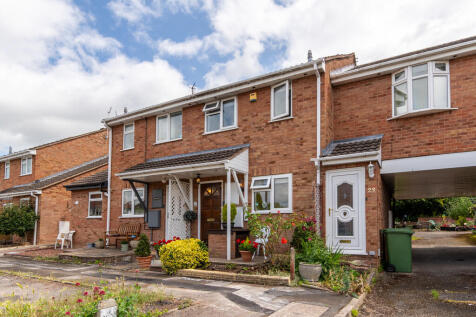 22 Woodland Close...