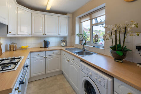 22 Woodland Close...