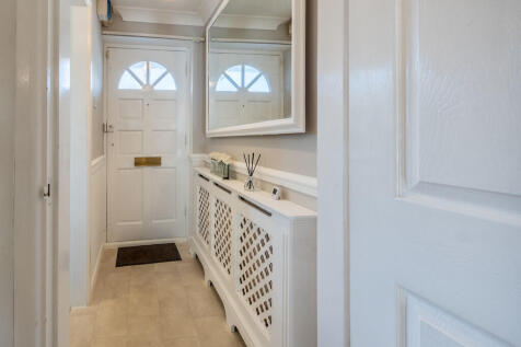22 Woodland Close...
